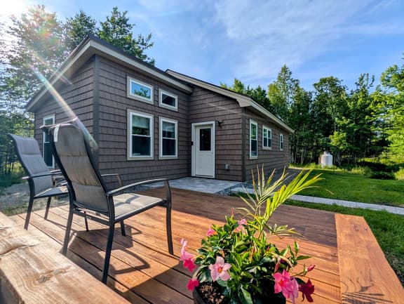 Modern Acadia Garden Escape